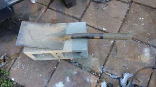 4)Лопатавтомат Калашникова: калаш из лопаты