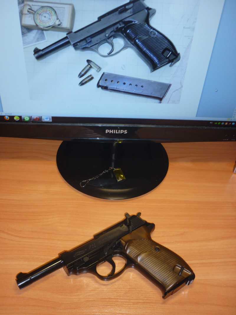 1)Walther P38 (Umarex) с ВВ глазами владельца