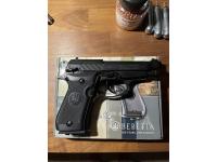 Пневматический пистолет Umarex Beretta 84FS 4,5 мм