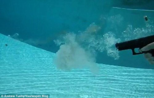 5)Выстрел под водой: как это выглядит?