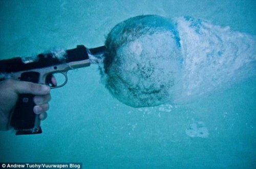 4)Выстрел под водой: как это выглядит?