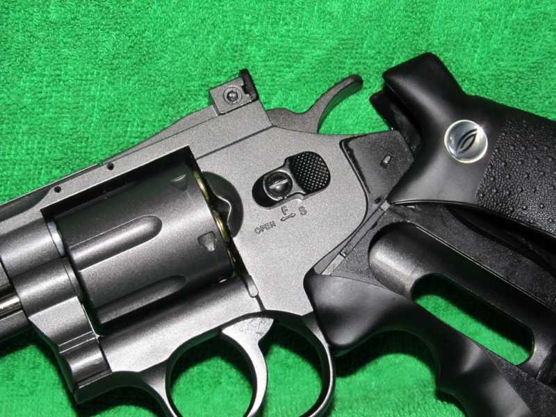 7)Пневматический Smith & Wesson или Gletcher SW B6