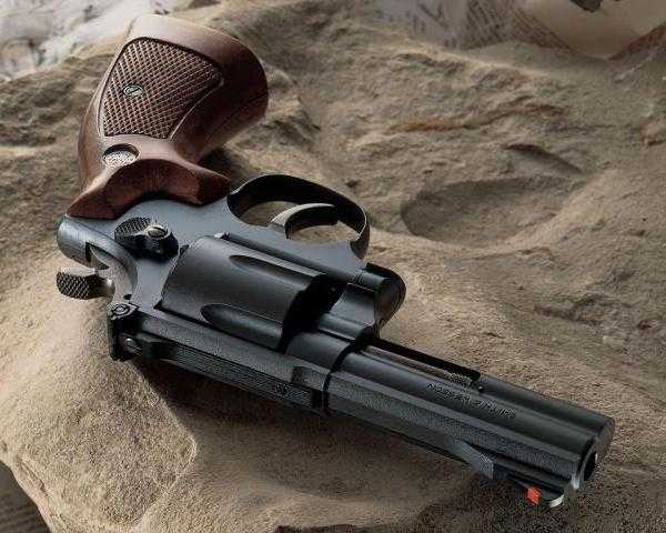 22)Dan Wesson или Smith&Wesson? вопрос прототипов