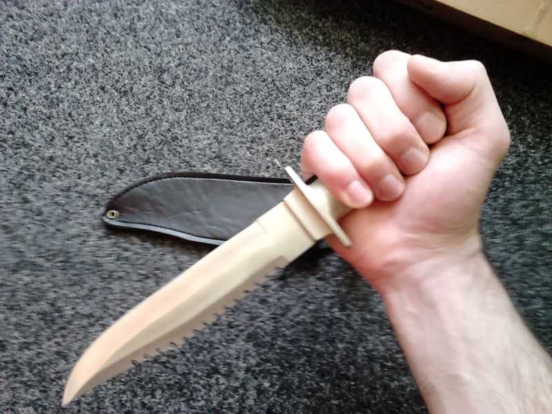 12)Типа нож для Рембо.