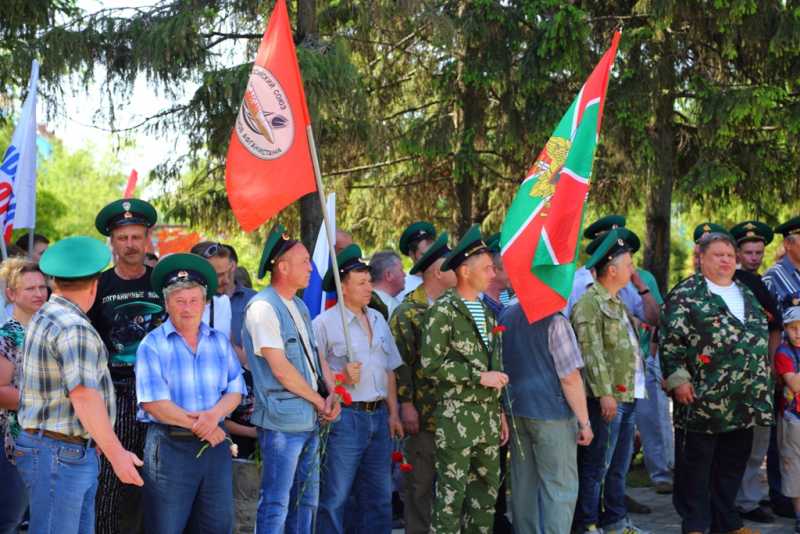 2)Правильный День погранвойск.