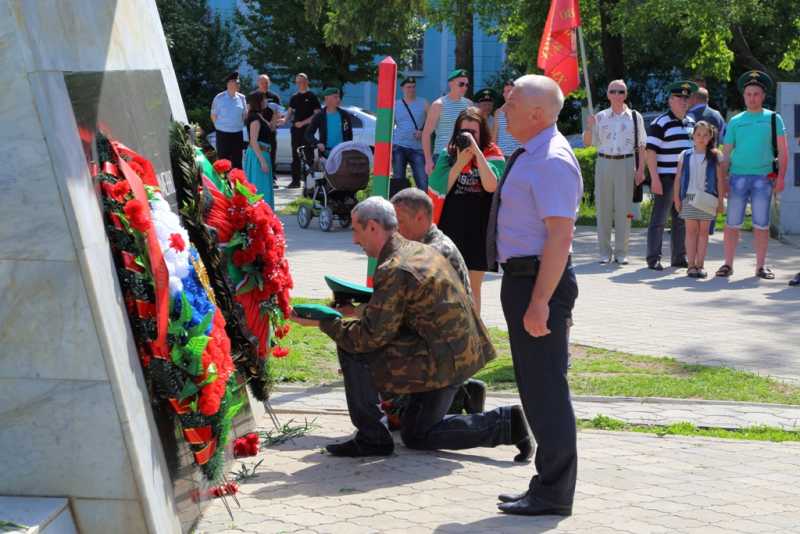3)Правильный День погранвойск.