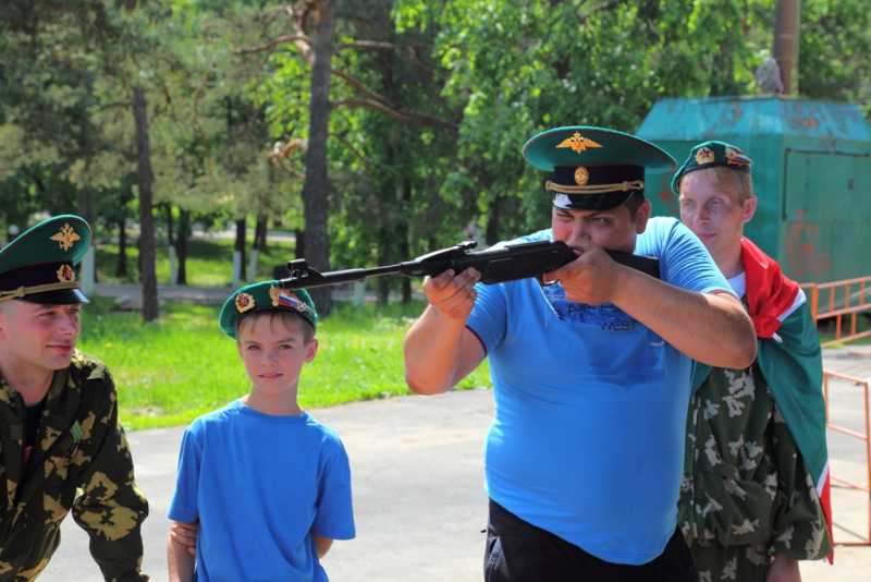 4)Правильный День погранвойск.