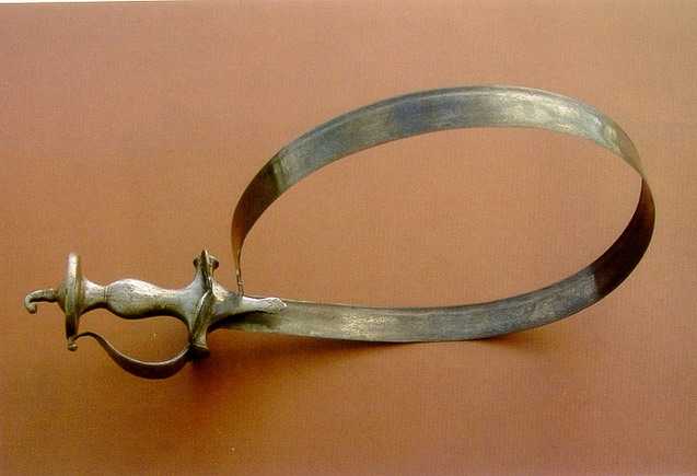 7)Необычное оружие древних. Гибкий меч уруми.