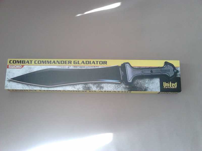 1)В полку гладиев прибыло: United Cutlery Combat Commander Gladiator - гладий в стиле модерн.