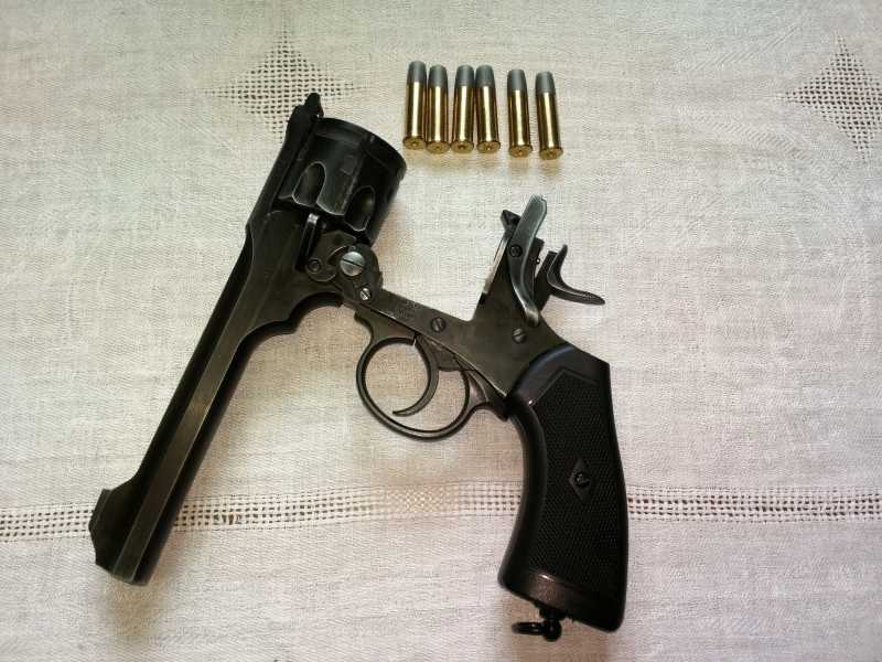 8)Лучший друг доктора Ватсона- Webley Scott Mk6.