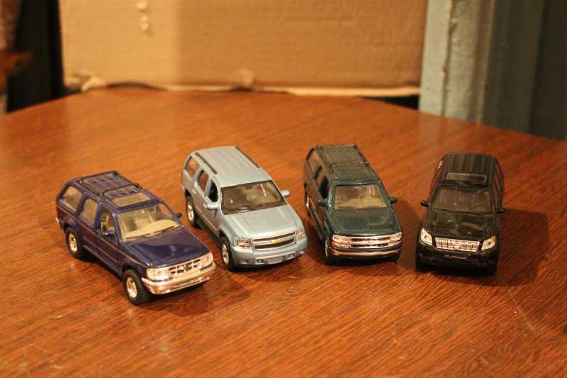3)Коллекция автомобильных моделей.