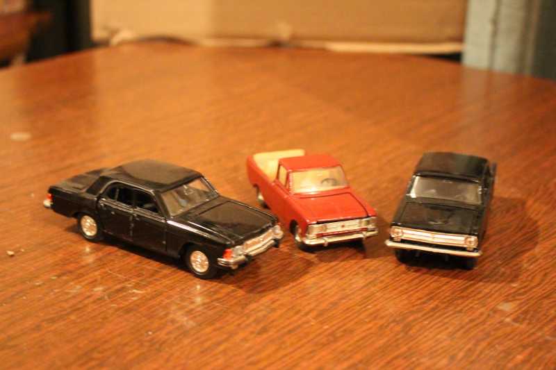 5)Коллекция автомобильных моделей.