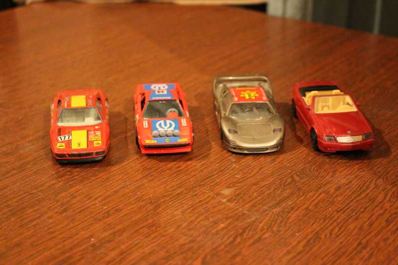 6)Коллекция автомобильных моделей.