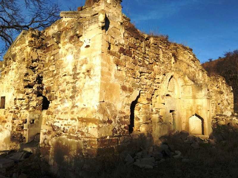 8)Древний Крым. Армянский храм и родник в с.Богатое