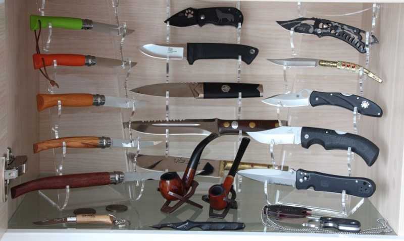 Подставки для коллекционных ножей в магазине Air-Gun