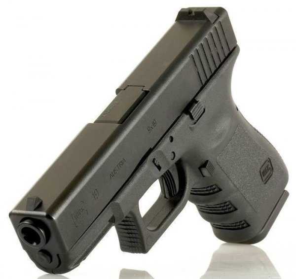 1)Пистолет Glock 19