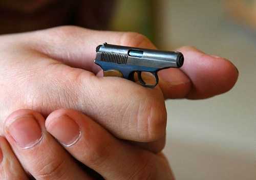 6)Револьвер C1ST - самое маленькое в мире огнестрельное оружие.