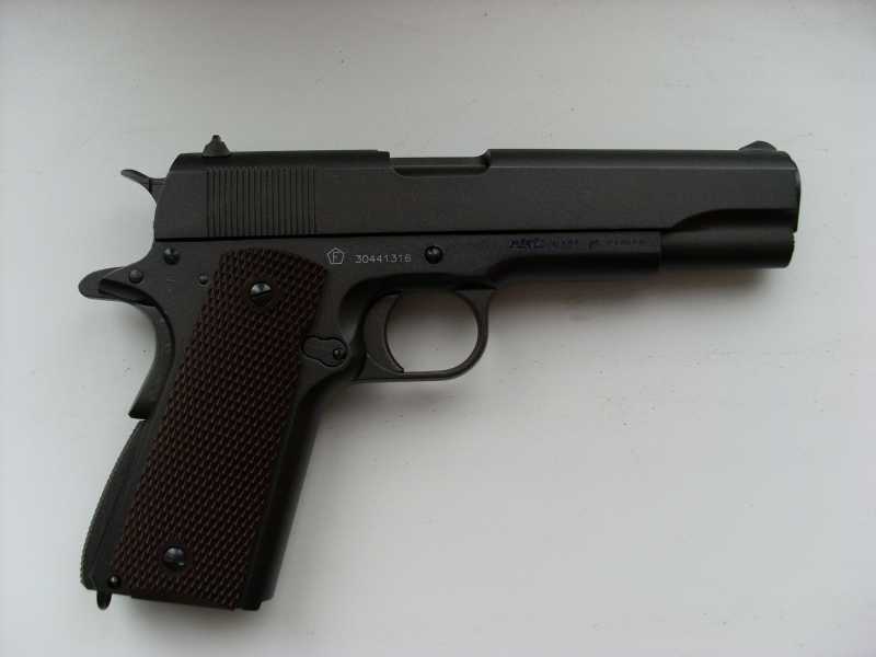 3)Пневматический пистолет Swiss Arms P1911