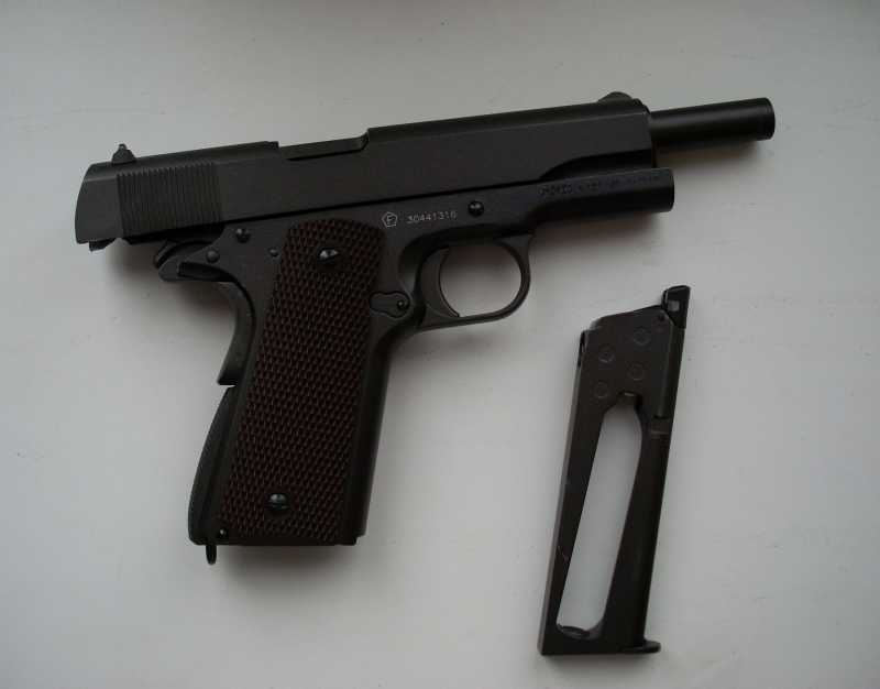 7)Пневматический пистолет Swiss Arms P1911