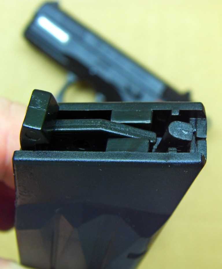 9)Спринговый пистолет ASG CZ 75D Compact. 