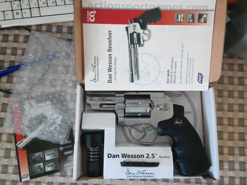 2)Знакомство с ASG Dan Wesson 2.5