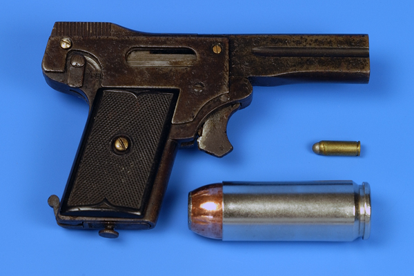 2)Миниатюрный пистолет Kolibri калибром 2,7 мм